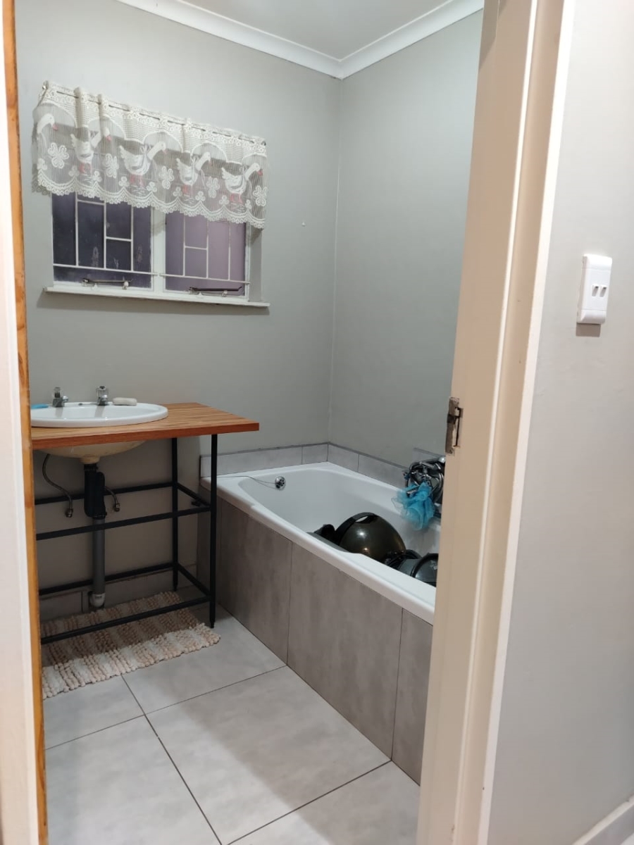 2 Bedroom Property for Sale in Langenhovenpark Free State